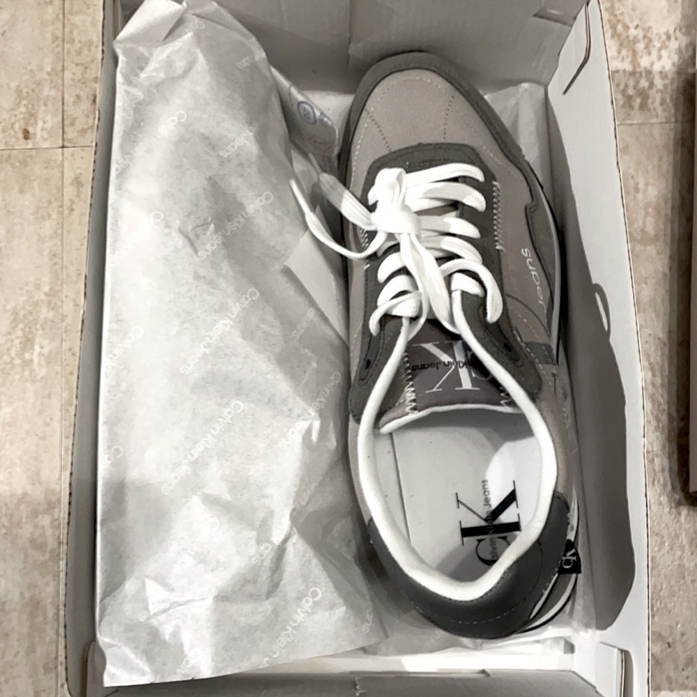 New original Calvin Klein sneakers . Men size 9.